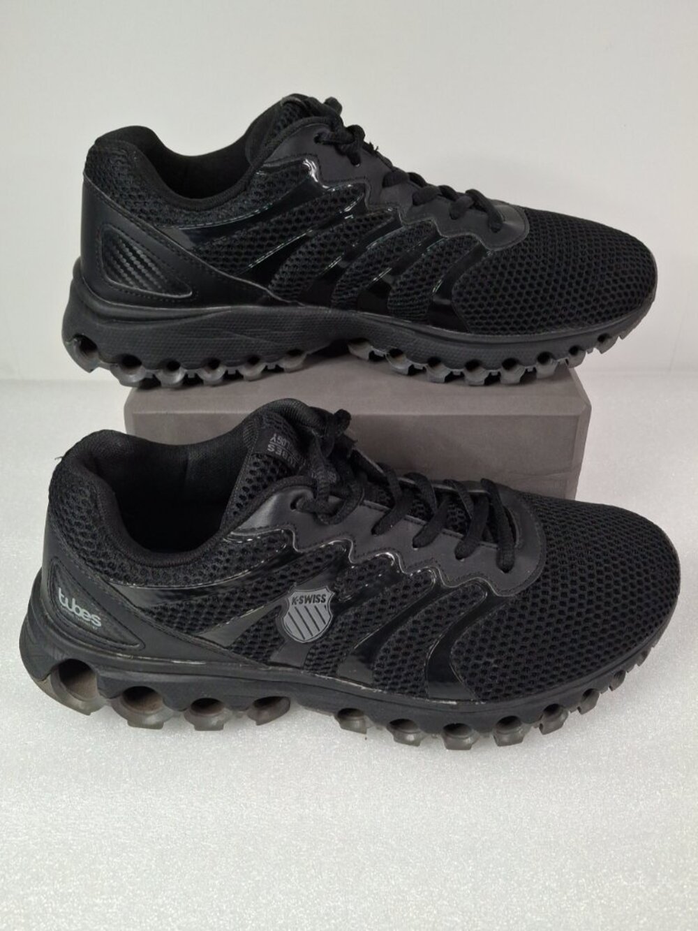 K-Swiss Tubes 200 Men’s Size 9.5 XW Black Gray Training Sneakers (07112-011-XW)